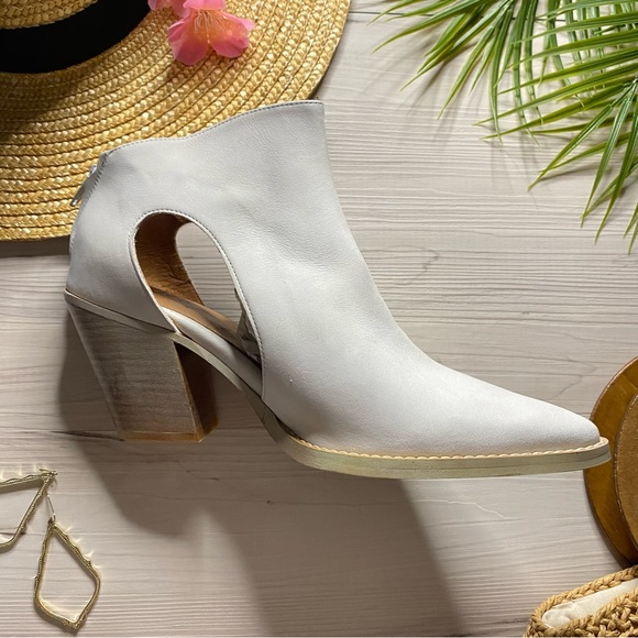 Free People White Ankle Boots - Picture 8 of 16